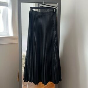 H&M LONG PLEATED OLIVE GREEN SKIRT SMALL.